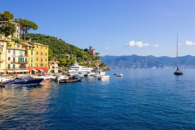 Güzel koyu renkli evlerin Portofino, Liguria, İtalya