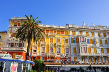 Rapallo, İtalya - 17 Eylül 2019: Rapallo, İtalya 'daki bina cephesi