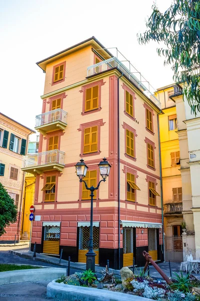 La fachada del edificio en Rapallo, Italia —  Fotos de Stock