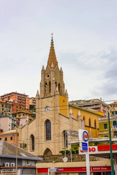 Génova, Liguria, Italia - 11 de septiembre de 2019: Vista en la iglesia de San Teodoro en Génova, Italia — Foto de Stock