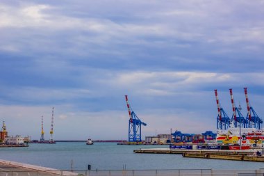 Ceneviz, Ligurya, İtalya - 11 Eylül 2019: Ceneviz limanındaki gemiler.