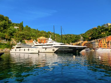 Güzel koyu renkli evlerin Portofino, Liguria, İtalya