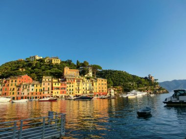Güzel koyu renkli evlerin Portofino, Liguria, İtalya