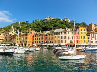 Güzel koyu renkli evlerin Portofino, Liguria, İtalya