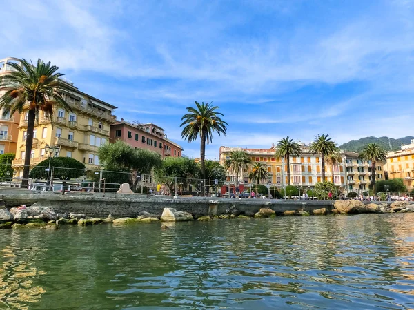 Rapallo, İtalya - 17 Eylül 2019: Rapallo, İtalya 'daki bina cephesi — Stok fotoğraf