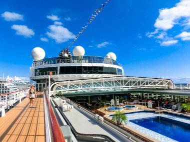 Fort Lauderdale - 1 Aralık 2019 Hollanda Amerika yolcu gemisi Eurodam 'ın üst güvertesi