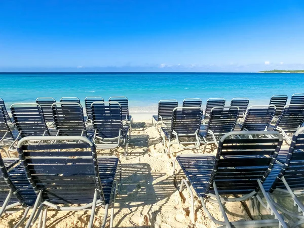 A vista da praia vazia na ilha Half Moon Cay em Bahamas . — Fotografia de Stock