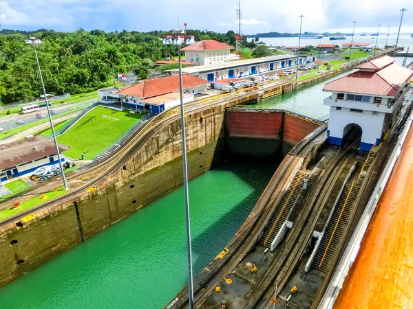 Vista do Canal do Panamá a partir do navio de cruzeiro — Fotografia de Stock