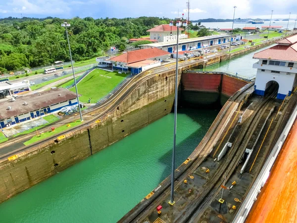 Vista del Canal de Panamá desde crucero —  Fotos de Stock