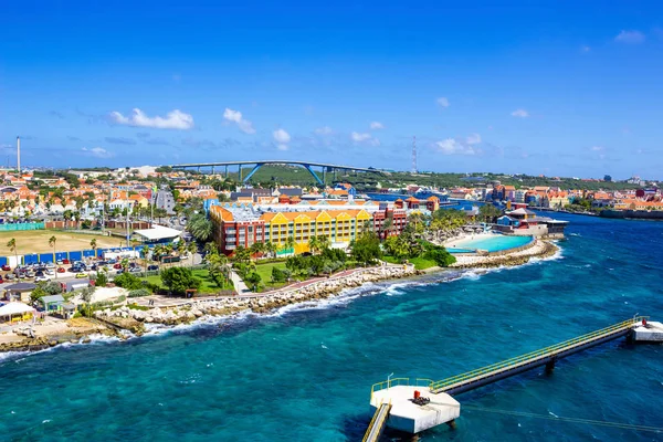 As Caraíbas. A Ilha de Curaçao. Curaçao é um paraíso tropical nas Antilhas no mar do Caribe — Fotografia de Stock