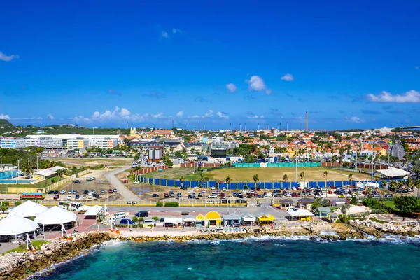 As Caraíbas. A Ilha de Curaçao. Curaçao é um paraíso tropical nas Antilhas no mar do Caribe — Fotografia de Stock