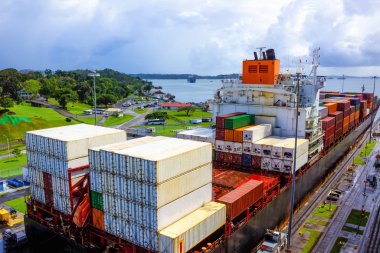 Yolcu gemisinden Panama Kanalı görüntüsü