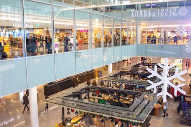 Münih, Almanya - 12 Aralık 2019: Münih uluslararası havaalanında çekici kafe