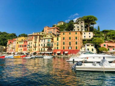 Güzel koyu renkli evlerin Portofino, Liguria, İtalya