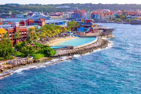 Het Caribisch gebied. Het eiland Curacao. Curacao is een tropisch paradijs in de Antillen in de Caribische zee — Stockfoto