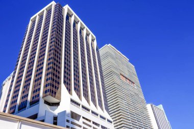 Miami, Usa - 30 Kasım 2019 Miami şehir merkezi manzaralı apartmanlar ve ofis binaları.