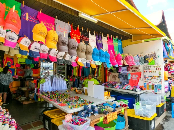 Oranjestad, Aruba - January 8, 2018: The local souvenirs in a street market of Oranjestad. — Stock Photo, Image