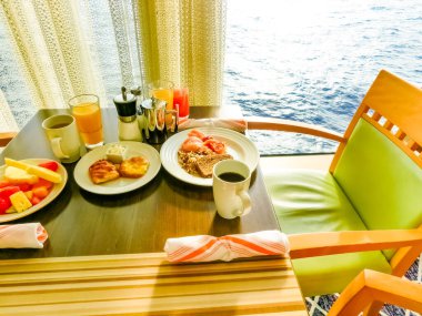 Lüks soyut kruvaziyer gemide yemek odası büfe