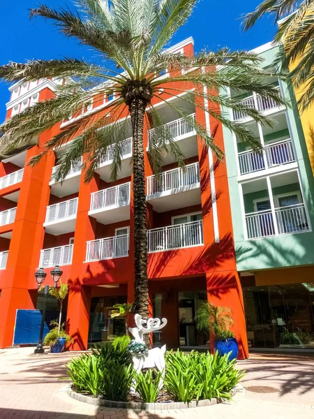 Willemstad, Curacao, Nederland - gekleurde gebouwen op straat in Curacao — Stockfoto