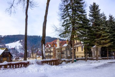 Zakopane, Polonya - 2 Ocak 2019: Zakopane Krupowki Caddesi