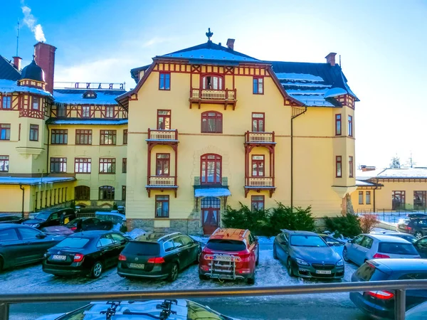 Stary smokovec, Slowakei - 01. Januar 2020: Blick auf das Grand Hotel im beliebten Ferienort stary smokovec — Stockfoto