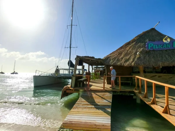 Palmenstrand, aruba - 4. Dezember 2019: Blick auf Palmenstrand auf der karibischen Insel aruba. — Stockfoto