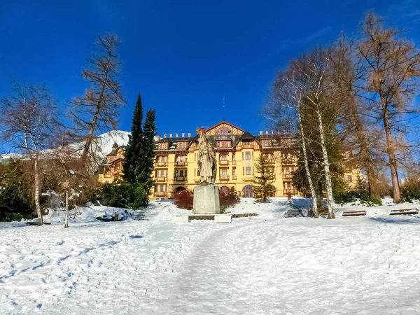 Stary Smokovec,スロバキア- 2020年1月1日:人気のリゾート地のグランドホテルの眺めStary Smokovec — ストック写真