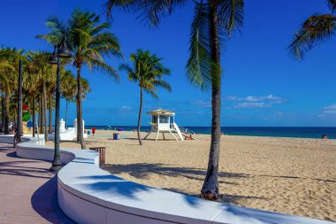 Las Olas Bulvarı yakınlarındaki Fort Lauderdale plajı.