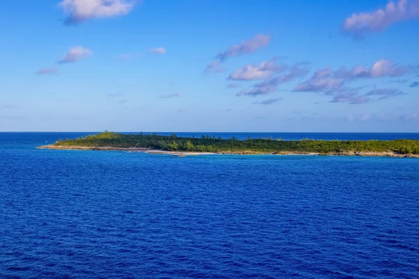 바하마의 반달시 섬에 있는 해변의 모습. — 스톡 사진