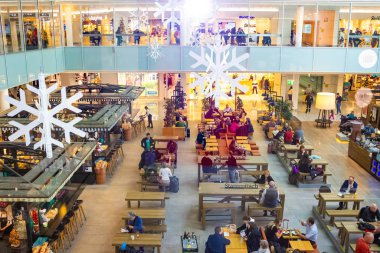 Münih, Almanya - 12 Aralık 2019: İnte 'deki çekici kafe