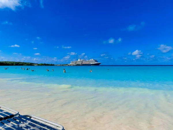Pohled na prázdnou pláž na ostrově Half Moon Cay na Bahamách. — Stock fotografie