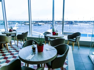 Münih, Almanya - 12 Aralık 2019: İnte 'deki çekici kafe