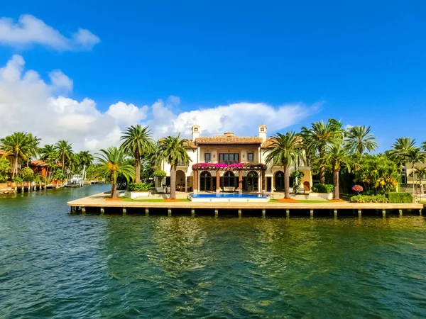 Maison de luxe dans une partie exclusive de Fort Lauderdale — Photo