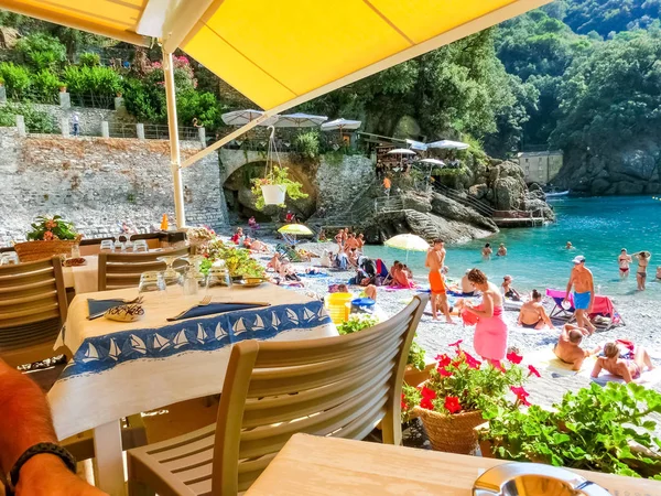 San Fruttuoso abbey, Italy - September 17, 2019: The people at b — Stock Photo, Image