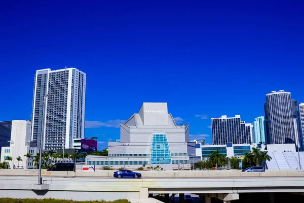 Miami, Usa - 30 Νοεμβρίου 2019: Άποψη του ορόσημου Adrienne Ar — Φωτογραφία Αρχείου