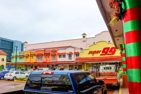 Colon, Panama - 8. prosince 2019: 99 Cents Super Center sign on — Stock fotografie