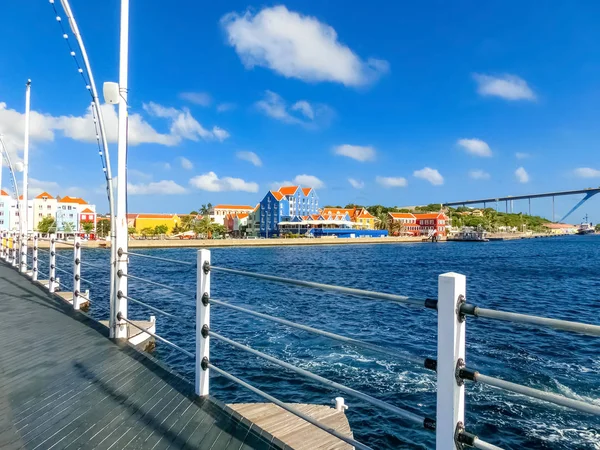 Ponte Rainha Juliana sobre Curaçao — Fotografia de Stock