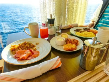 Lüks soyut kruvaziyer gemide yemek odası büfe