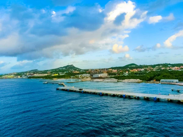 La isla de Curazao es un paraíso tropical en las Antillas en el mar Caribe —  Fotos de Stock