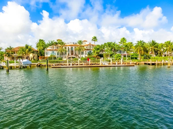 Luxusní sídlo v exkluzivní části Fort Lauderdale — Stock fotografie