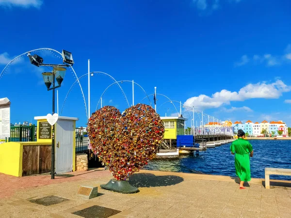 Willemstad, Curazao - 15 de diciembre de 2019: Escultura Locks of Love —  Fotos de Stock