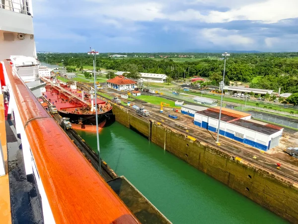 Vista del Canal de Panamá desde crucero —  Fotos de Stock