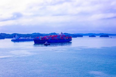 Panama Kanalı, Panama - 7 Aralık 2019: Maersk Hattı C konteynırı