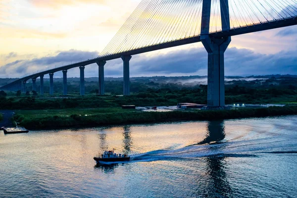 パナマ運河を渡る100年橋の空中ビュー — ストック写真