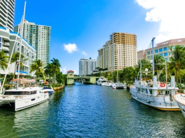 Florida, Lauderdale 'in şehir manzarası sahili ve şehri gösteriyor.
