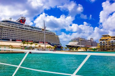 Oranjestad, Aruba - 4 Aralık 2019: Hollanda yolcu gemisi