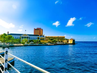 Willemstad, Curacao, Hollanda - Curacao caddesindeki renkli binalar