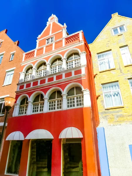 Willemstad, Curacao, Netherlands - coloured buildings on street — Stock Photo, Image