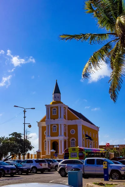 Willemstad, Curaçao, Holanda - 5 de dezembro de 2019: Openbaar Mi — Fotografia de Stock