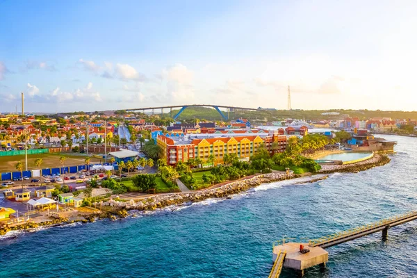 As Caraíbas. A Ilha de Curaçao. Curaçao é um Pará tropical — Fotografia de Stock